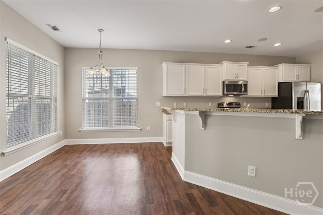 5 Whitaker Way N