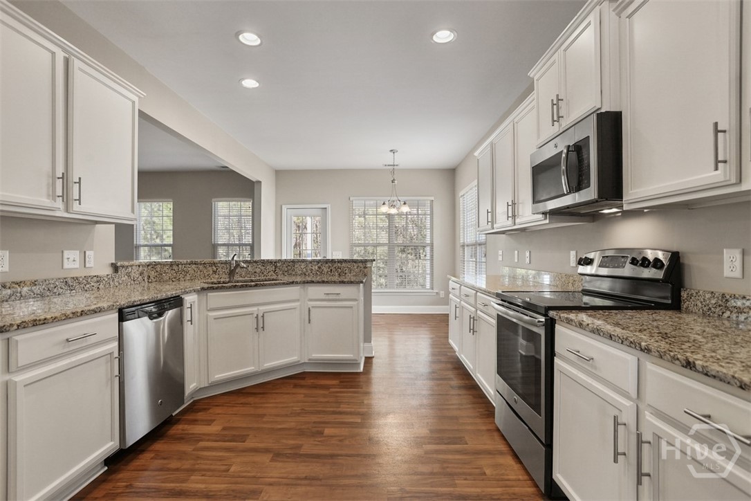 5 Whitaker Way N