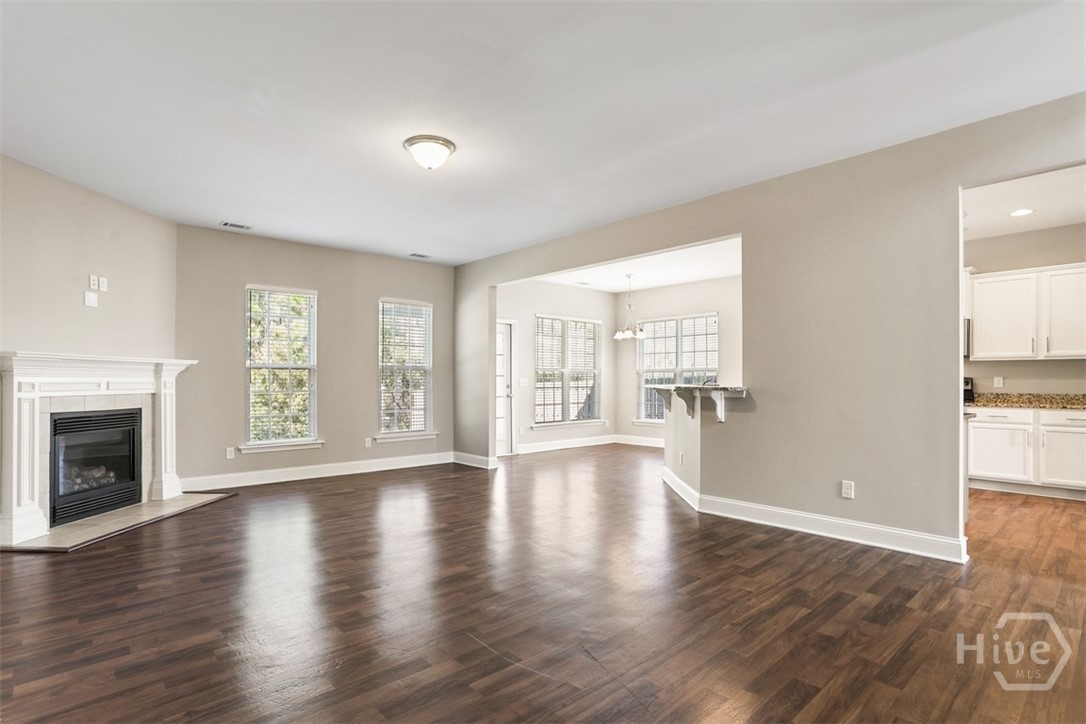 5 Whitaker Way N
