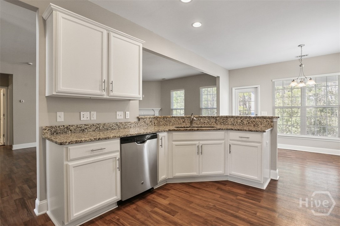 5 Whitaker Way N