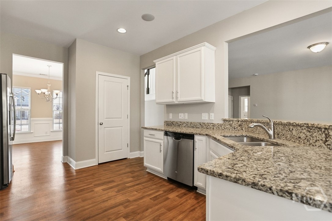 5 Whitaker Way N
