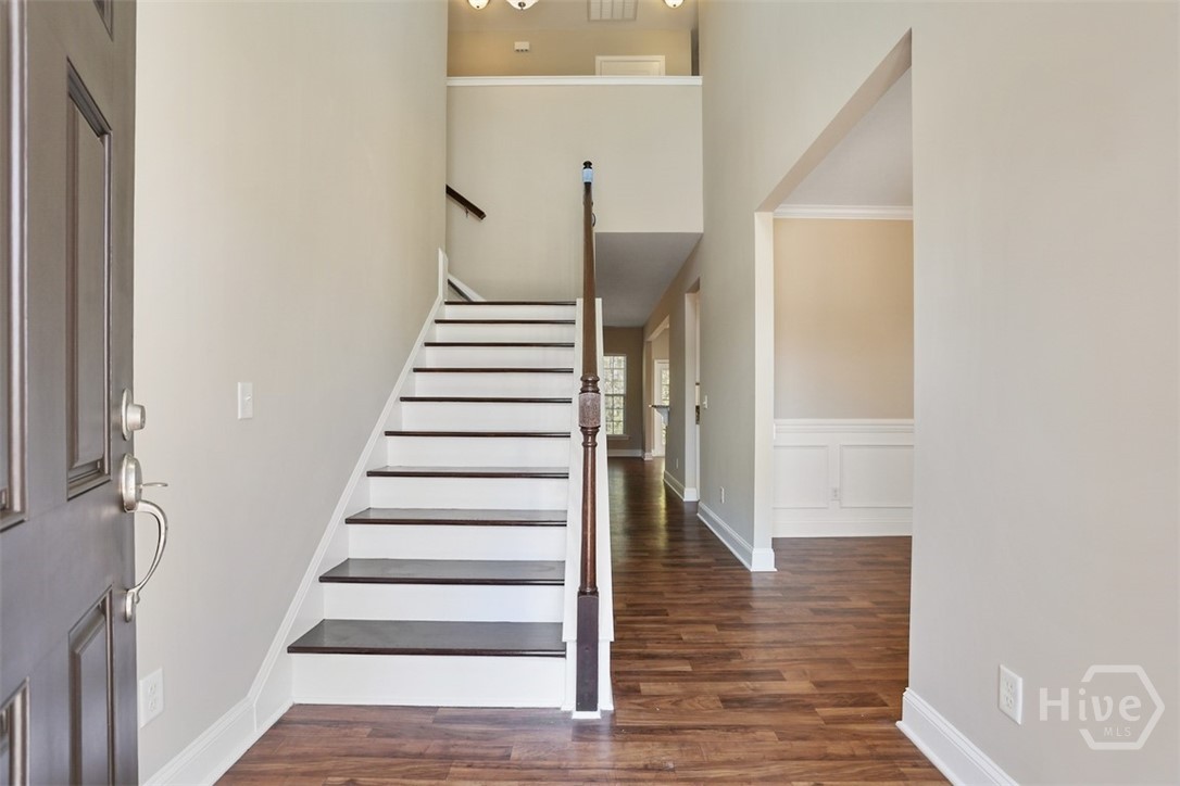 5 Whitaker Way N