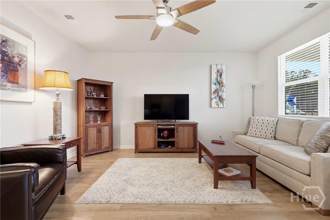 105 Coopers Rise