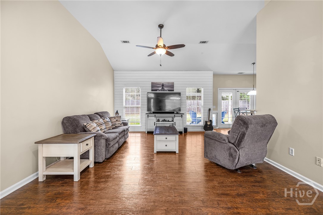 122 Willow Point Circle