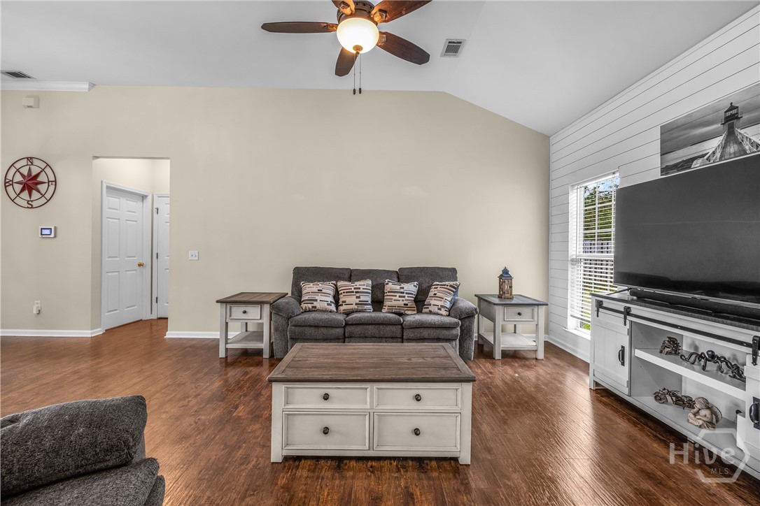 122 Willow Point Circle