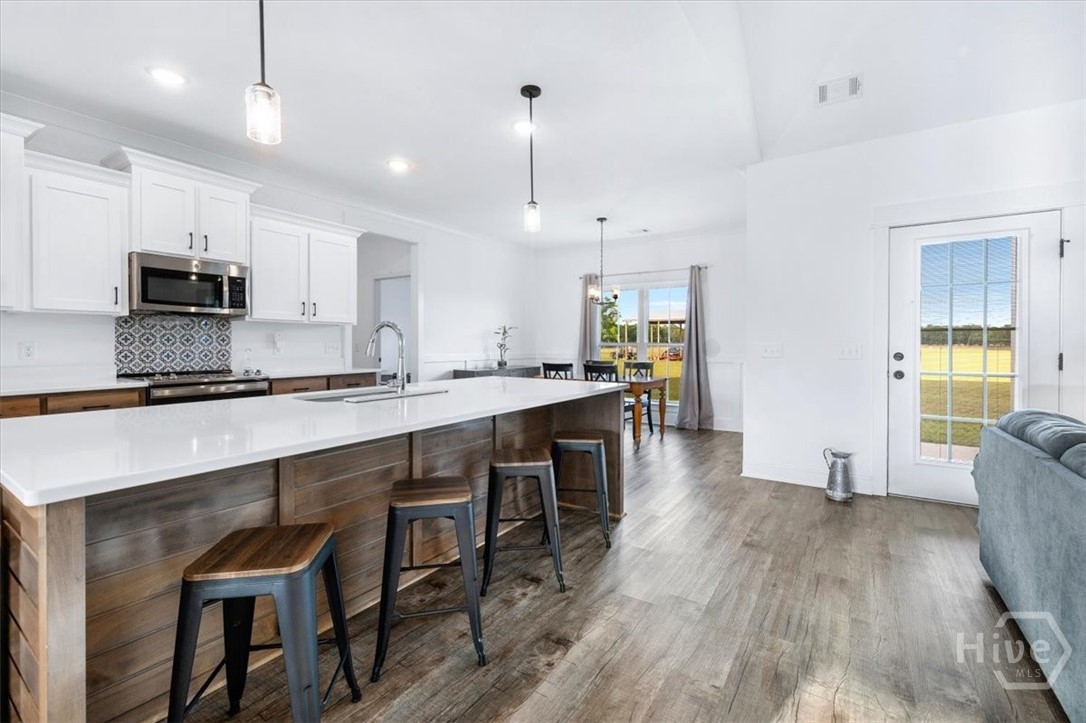 6984 Old River Rd S Road