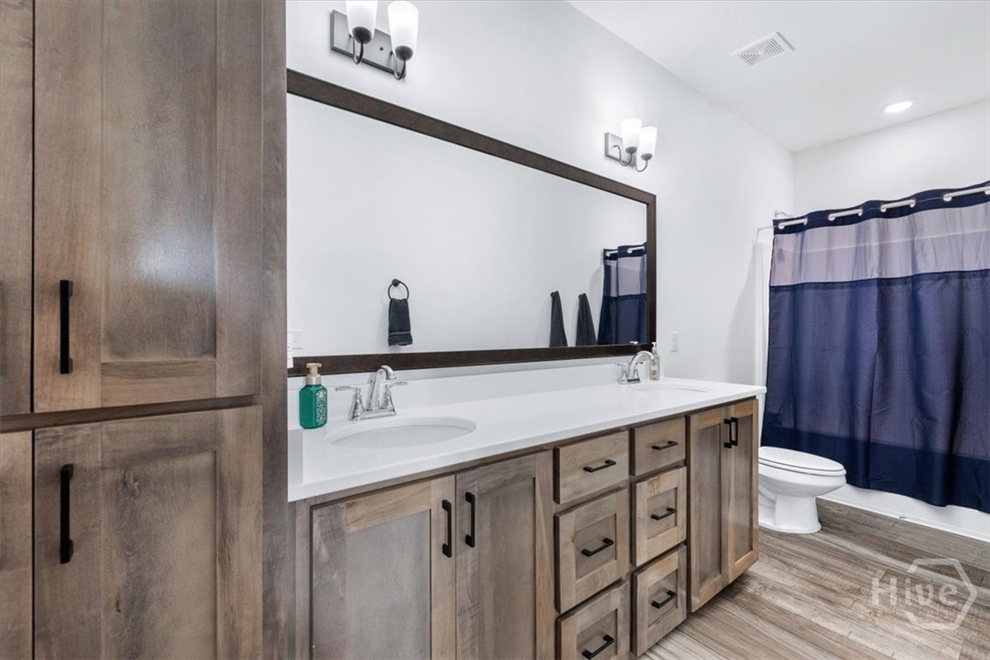 6984 Old River Rd S Road