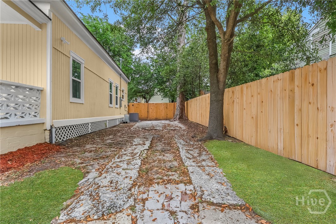 1126 E Waldburg Street