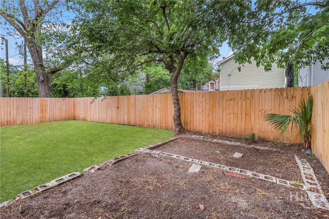 1126 E Waldburg Street