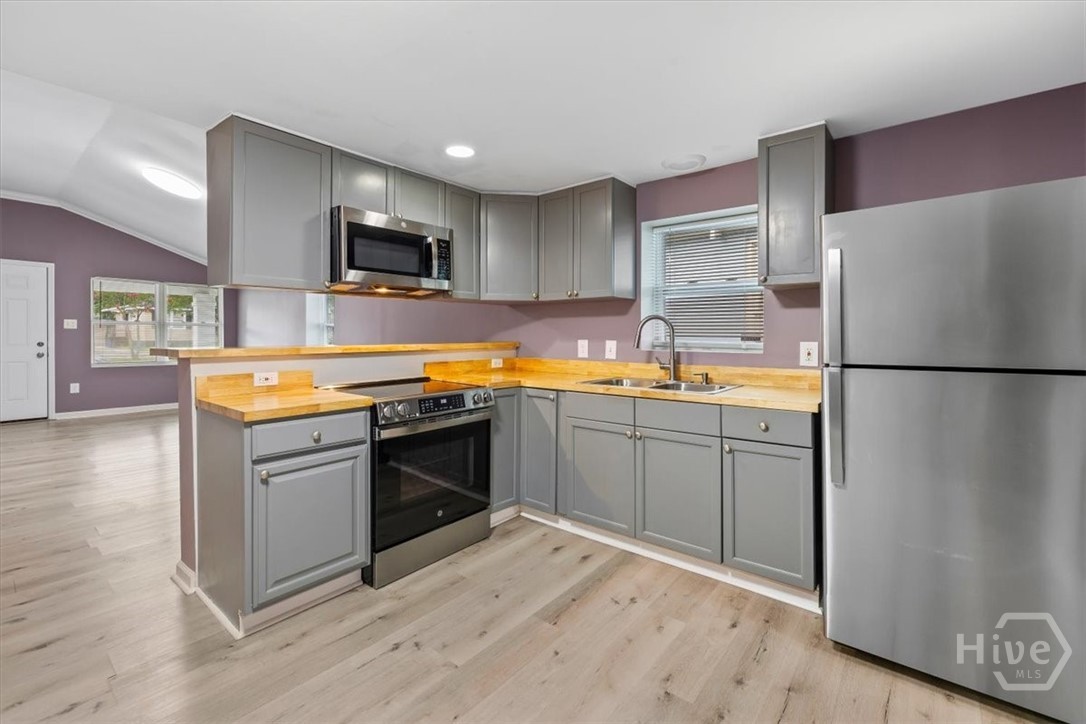 705 W 47th Street