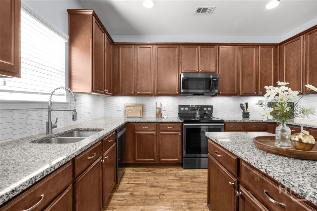 121 Waverly Way