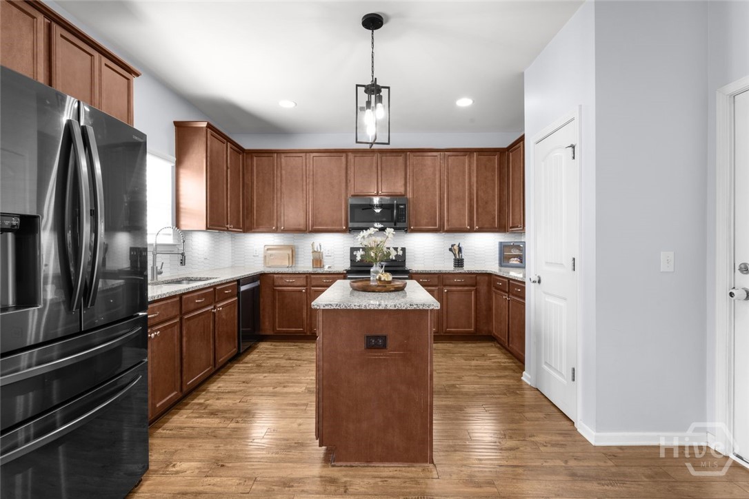 121 Waverly Way