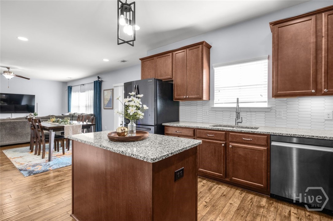 121 Waverly Way