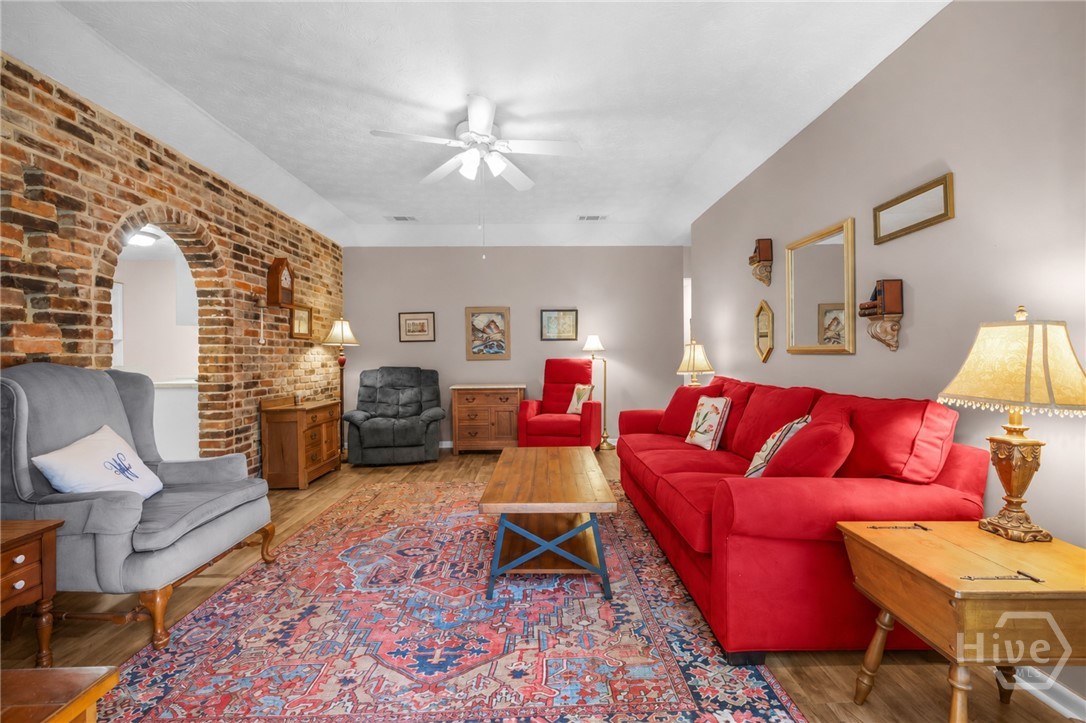 26 River Oaks Road
