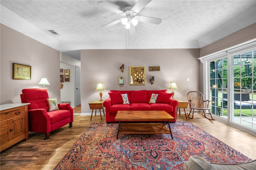 26 River Oaks Road
