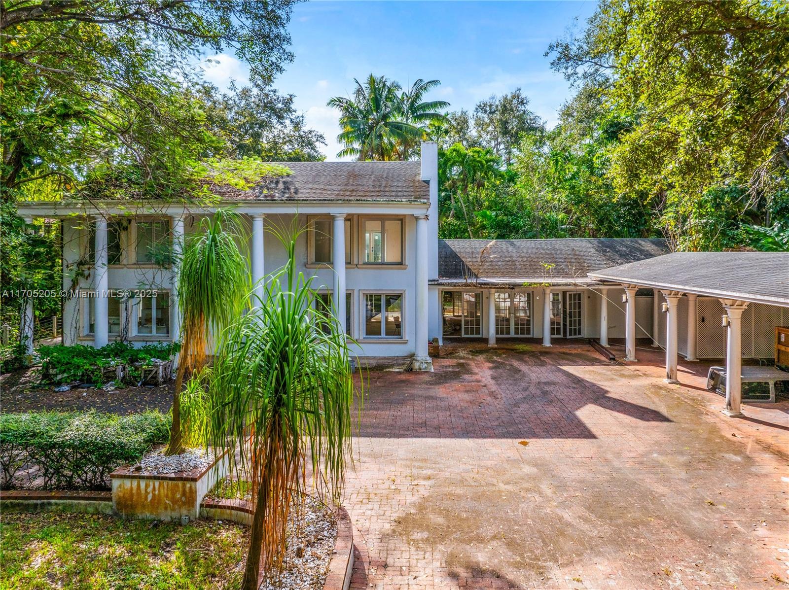 3720 Poinciana Ave