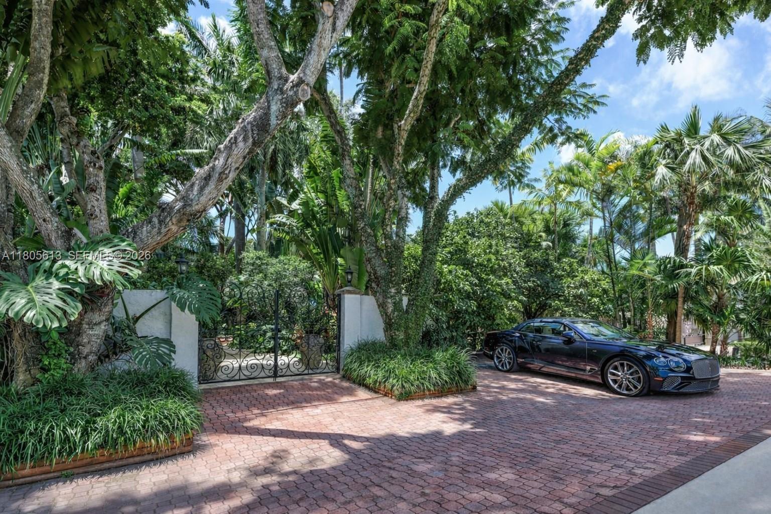 56 S Hibiscus Dr