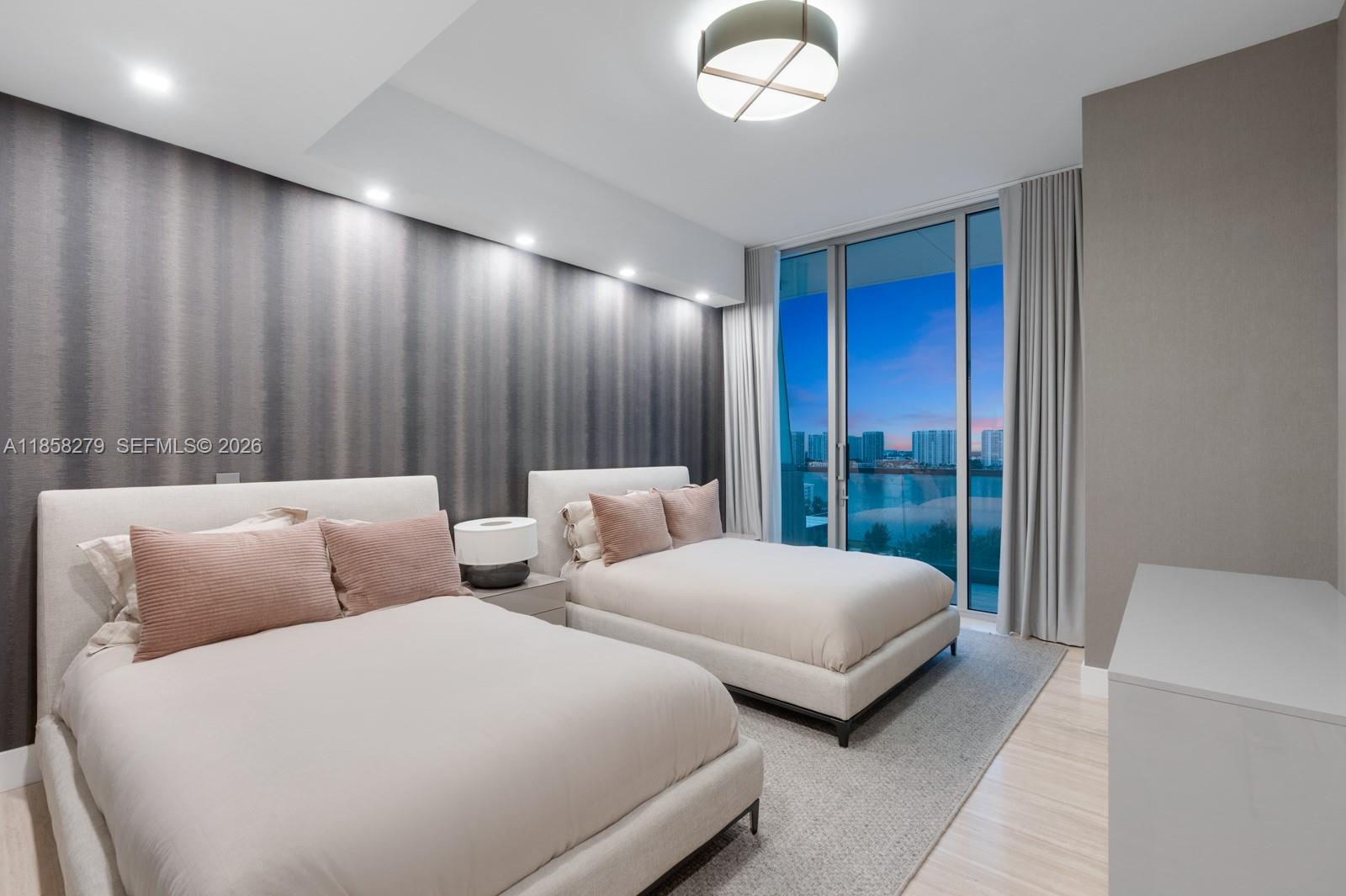 18501 Collins Ave Unit: 1401/02