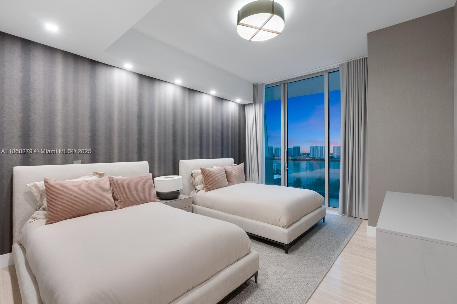 18501 Collins Ave Unit: 1401/02