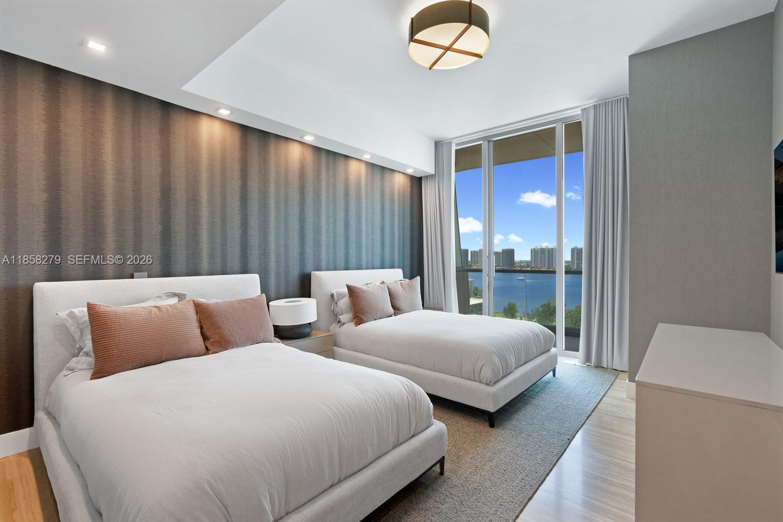 18501 Collins Ave Unit: 1401/02
