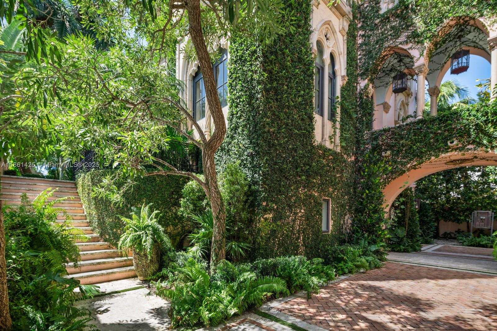 1840 S Bayshore Ln