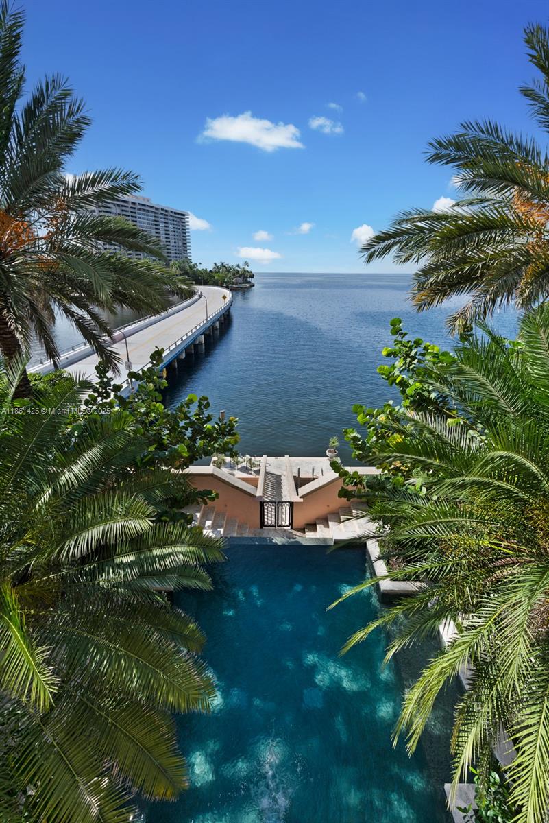 1840 S Bayshore Ln