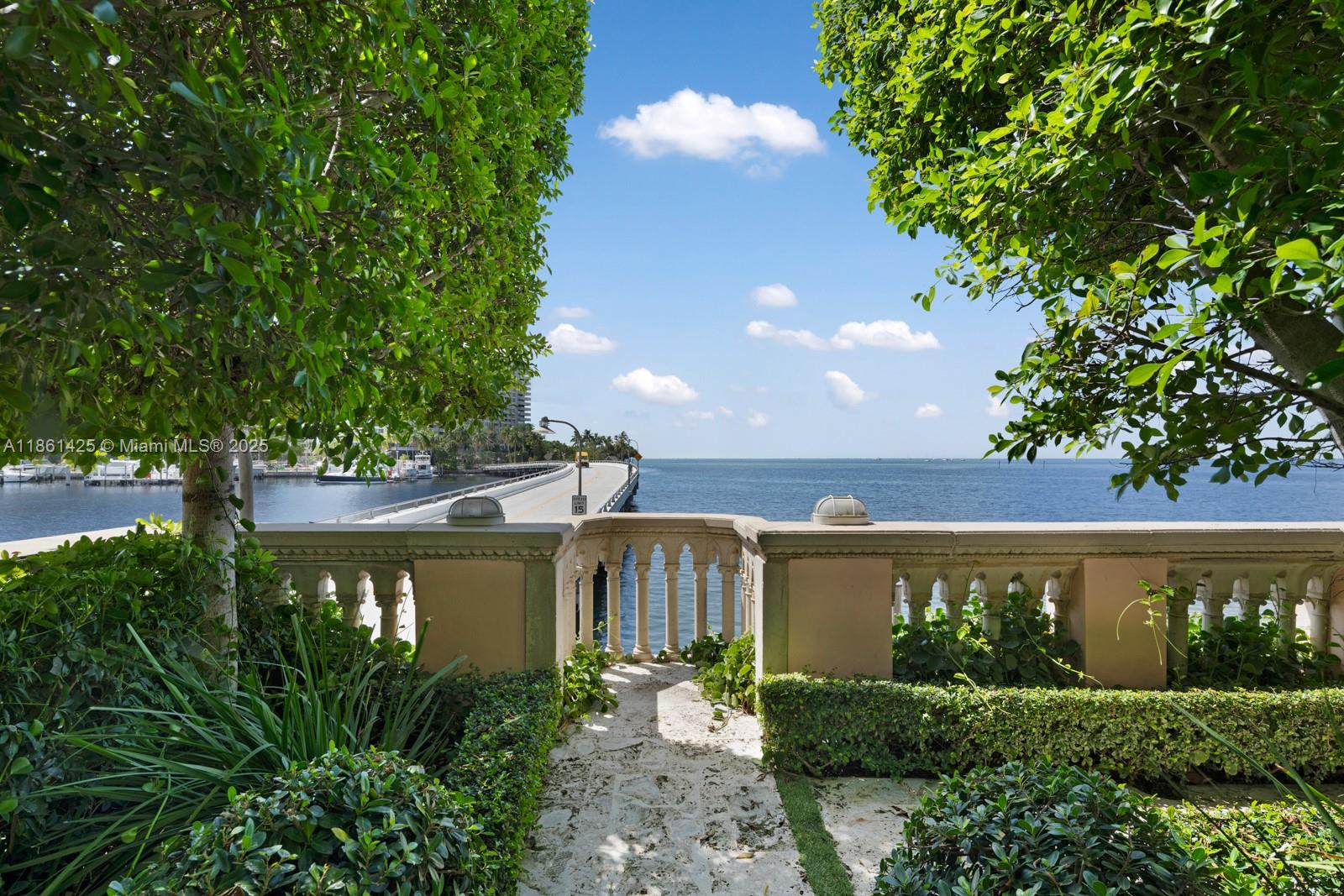 1840 S Bayshore Ln