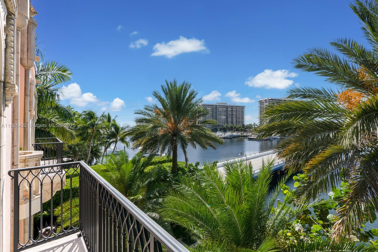 1840 S Bayshore Ln