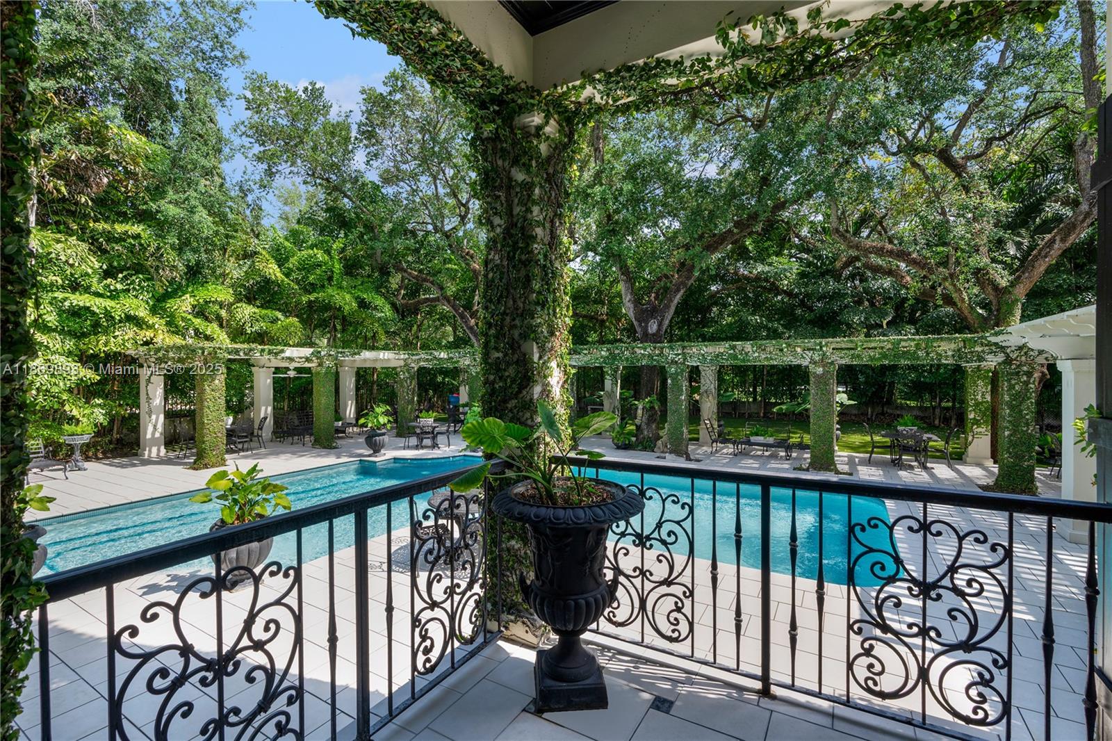 612 Sunset Dr