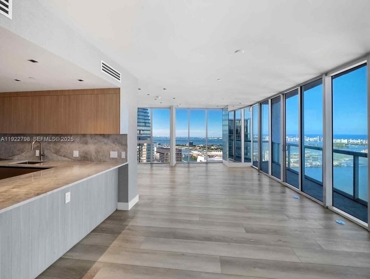 465 Brickell Ave # 5701