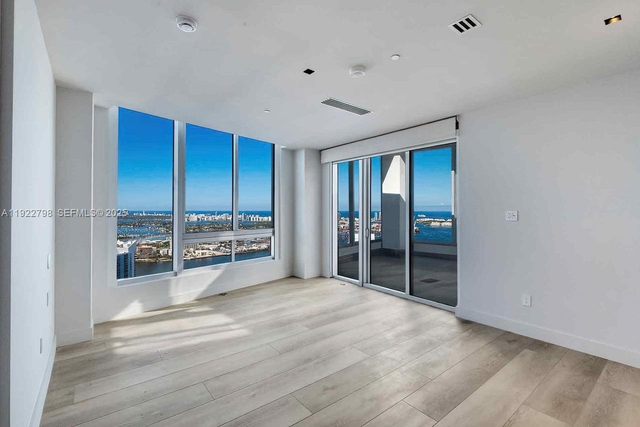 465 Brickell Ave # 5701