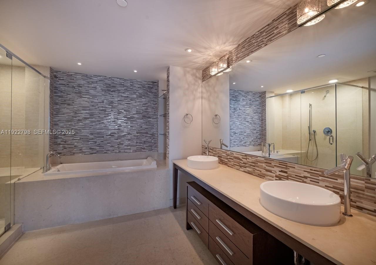 465 Brickell Ave # 5701