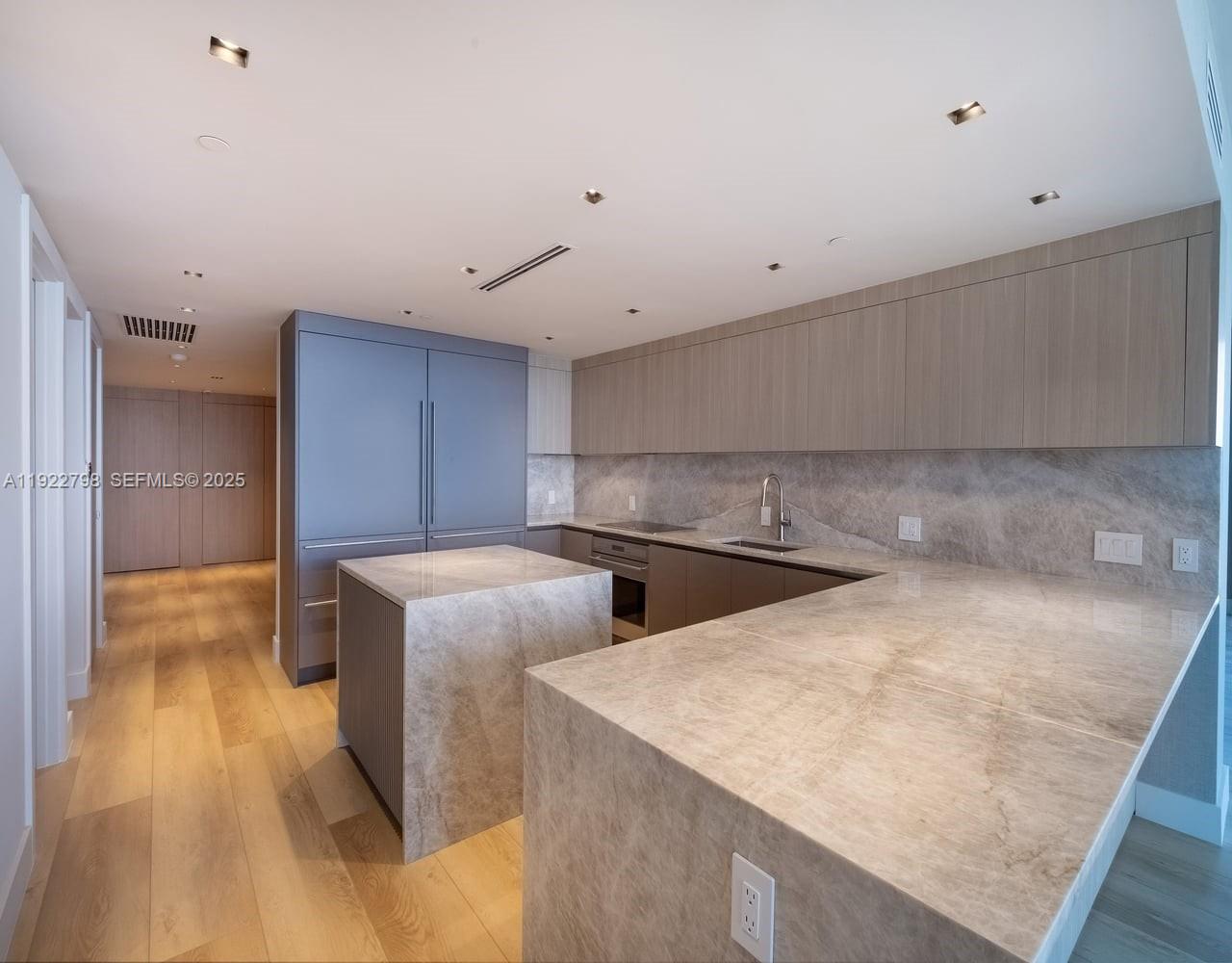 465 Brickell Ave # 5701