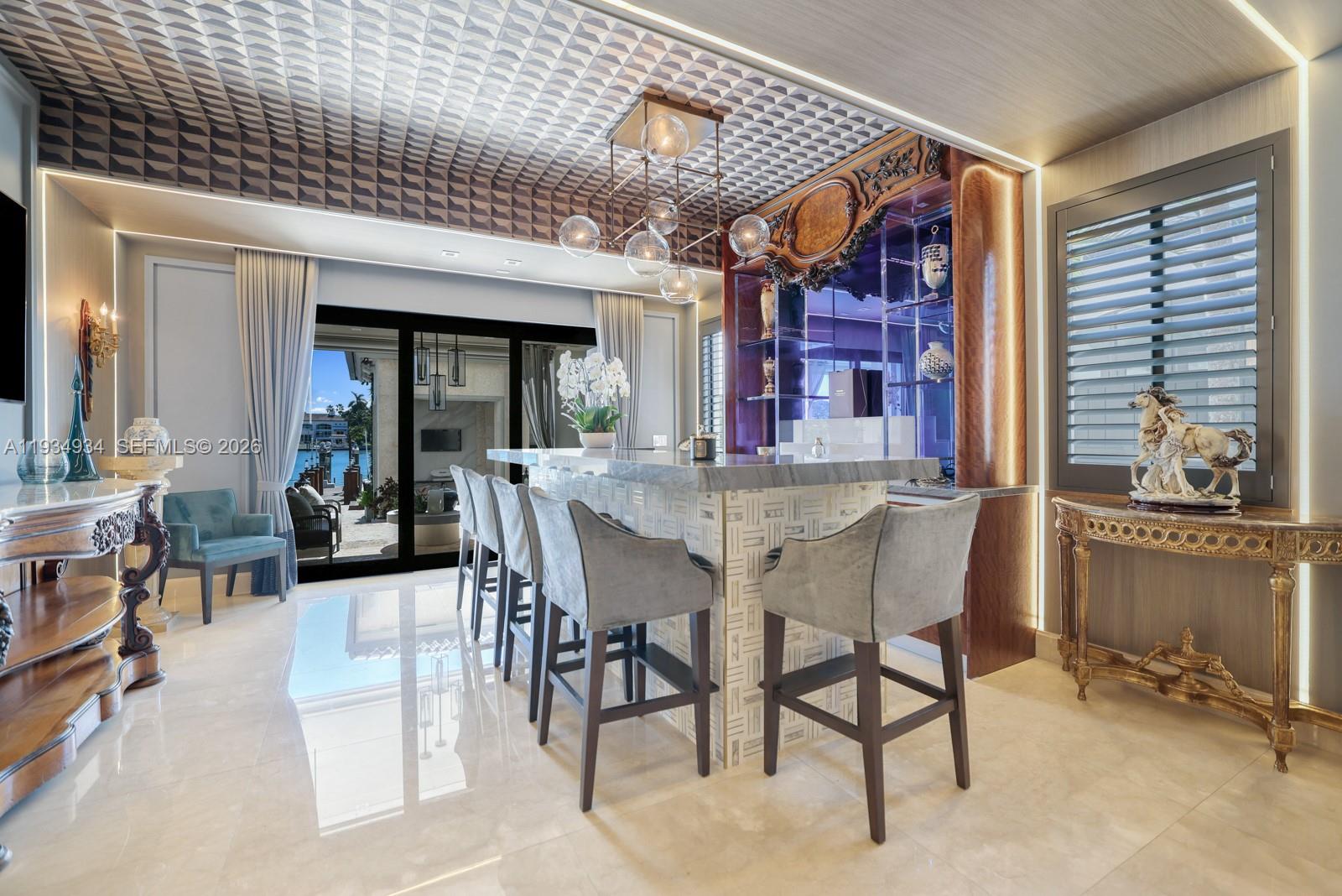 176 S Hibiscus Drive
