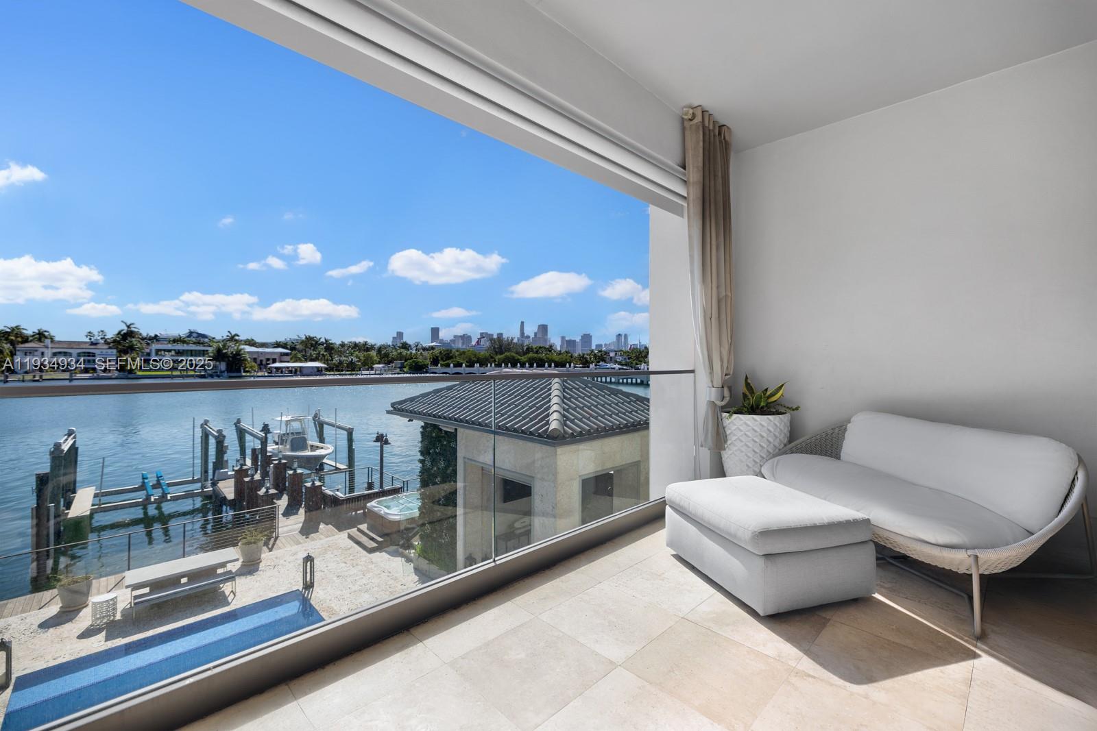 176 S Hibiscus Drive