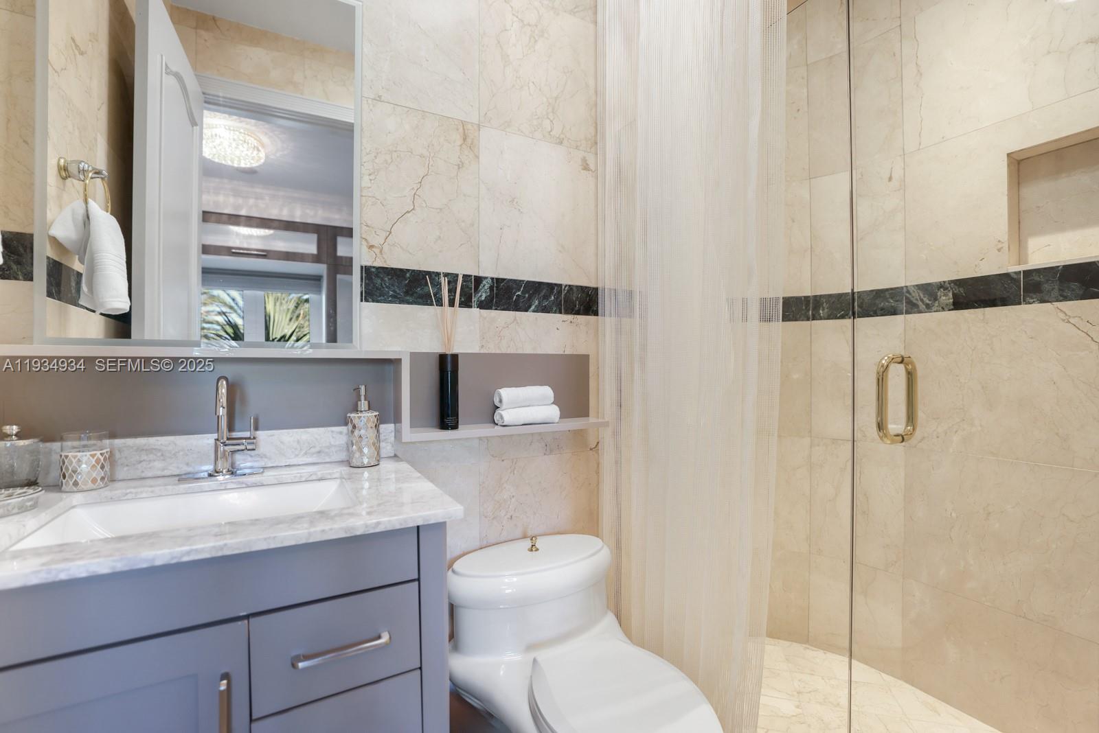 176 S Hibiscus Drive