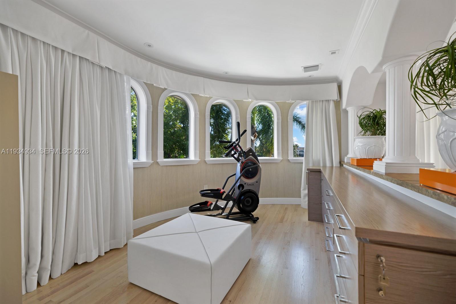 176 S Hibiscus Drive