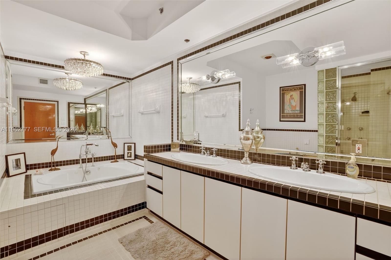 1330 Ocean Dr Unit: R7C