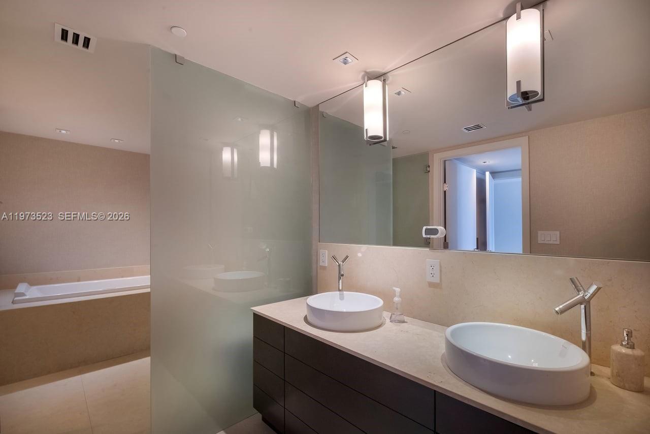 465 Brickell Ave # 5701