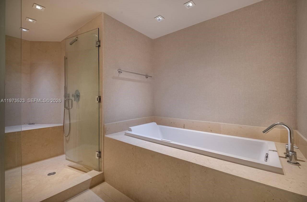 465 Brickell Ave # 5701