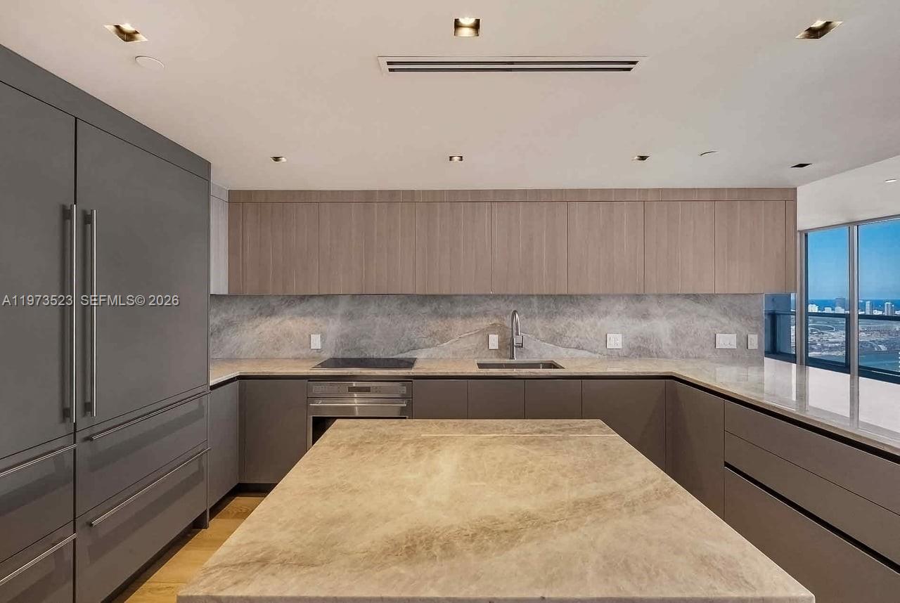 465 Brickell Ave # 5701