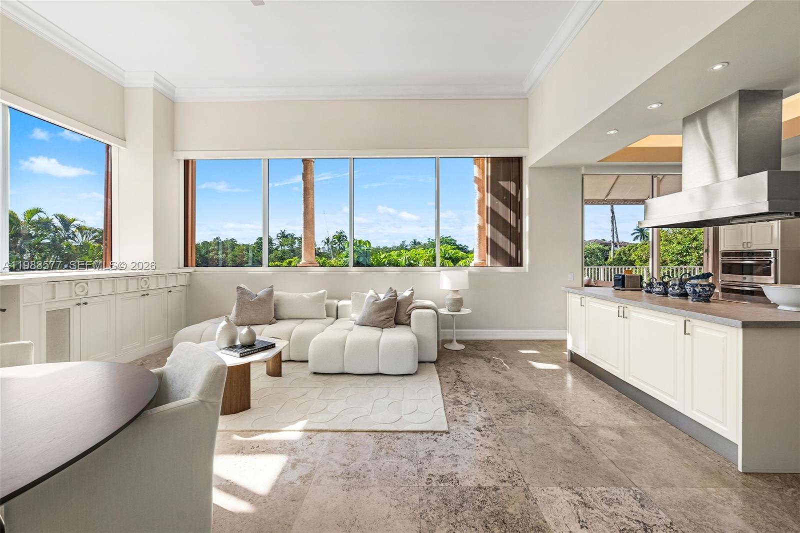 10 Edgewater Dr Unit: Lanai South