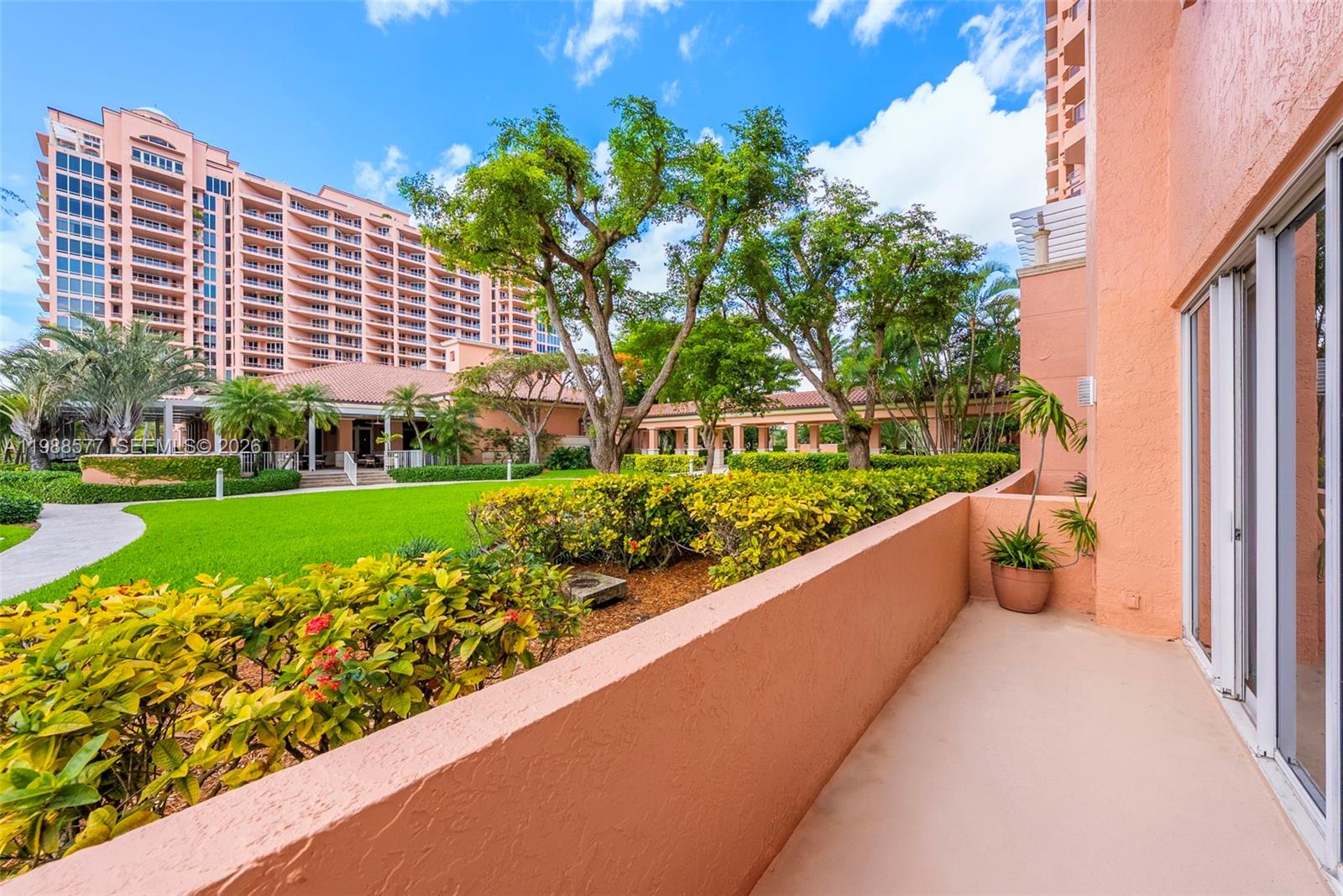 10 Edgewater Dr Unit: Lanai South