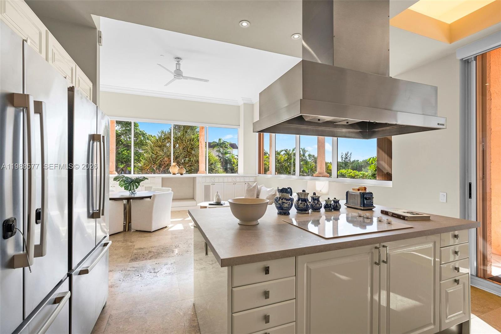 10 Edgewater Dr Unit: Lanai South