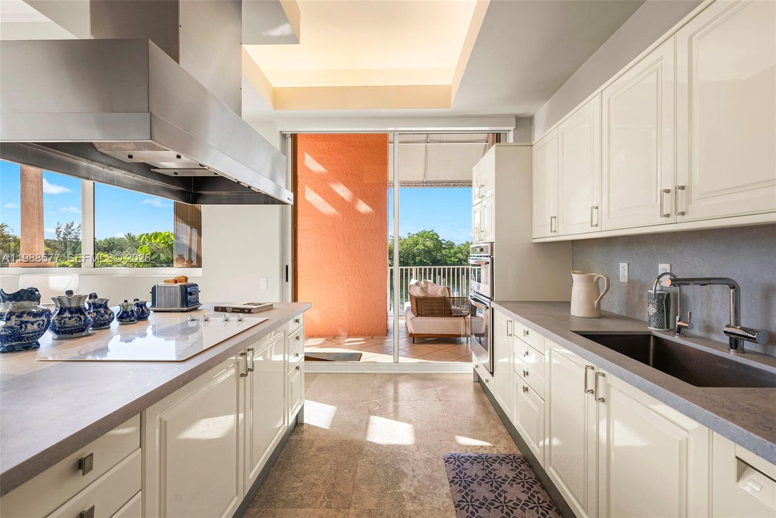 10 Edgewater Dr Unit: Lanai South