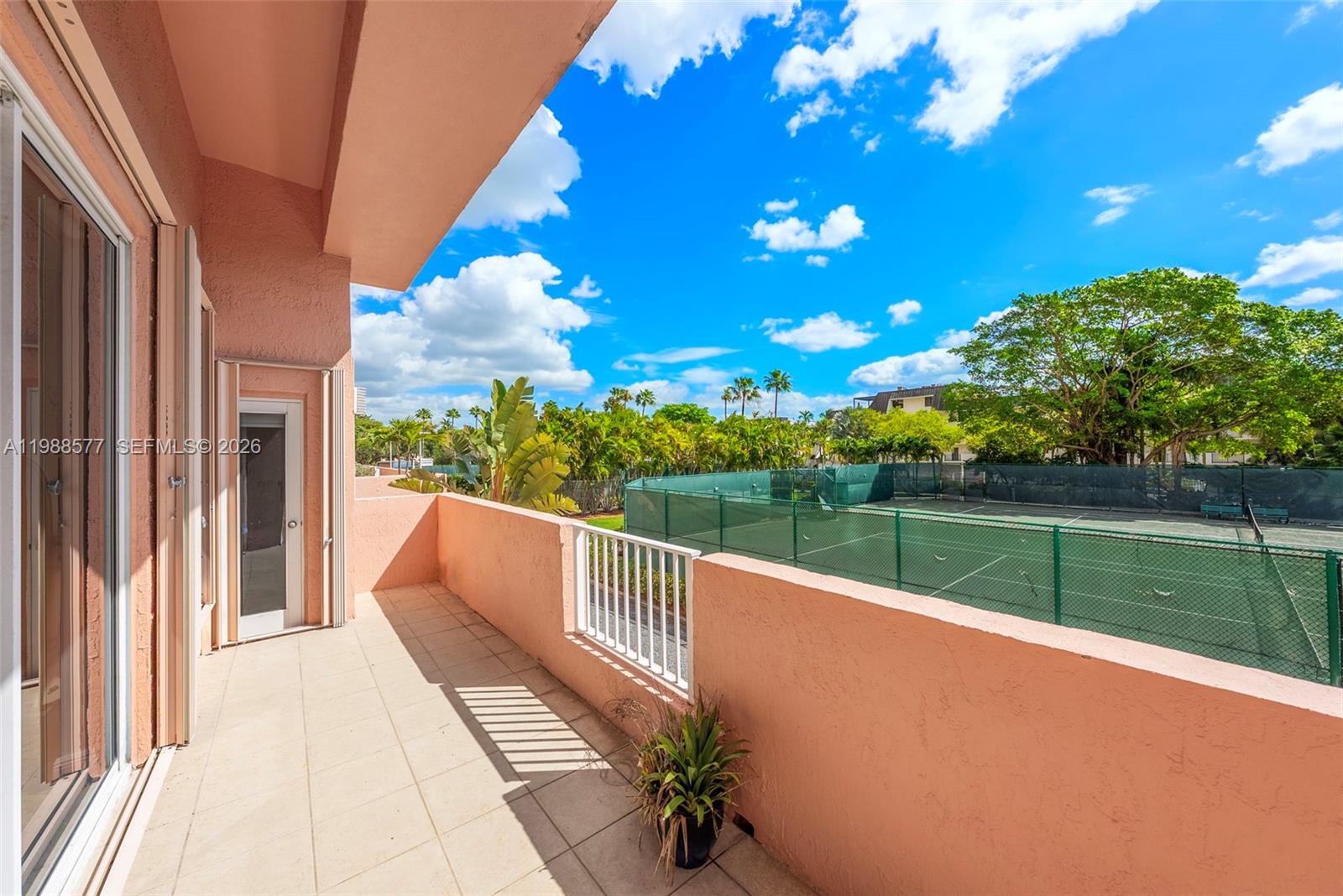 10 Edgewater Dr Unit: Lanai South