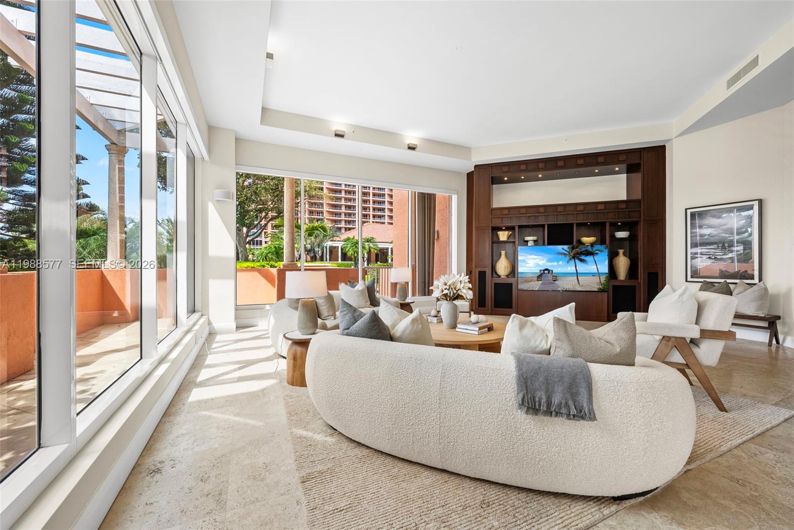 10 Edgewater Dr Unit: Lanai South