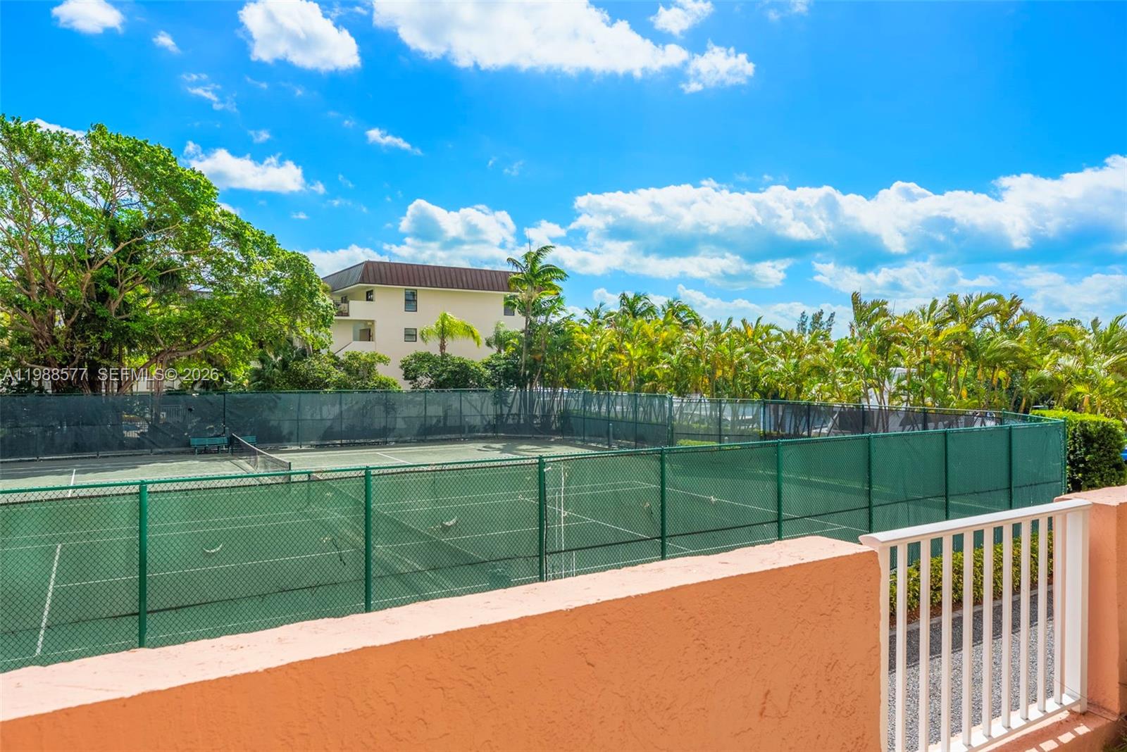 10 Edgewater Dr Unit: Lanai South