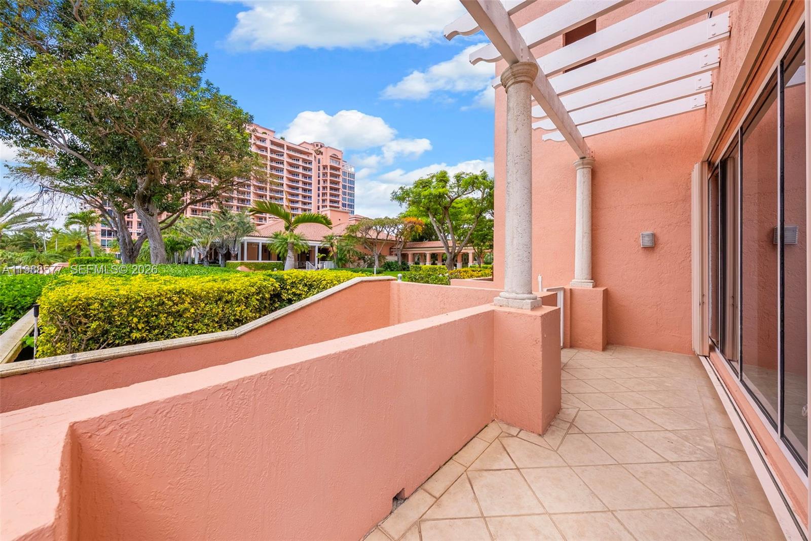 10 Edgewater Dr Unit: Lanai South