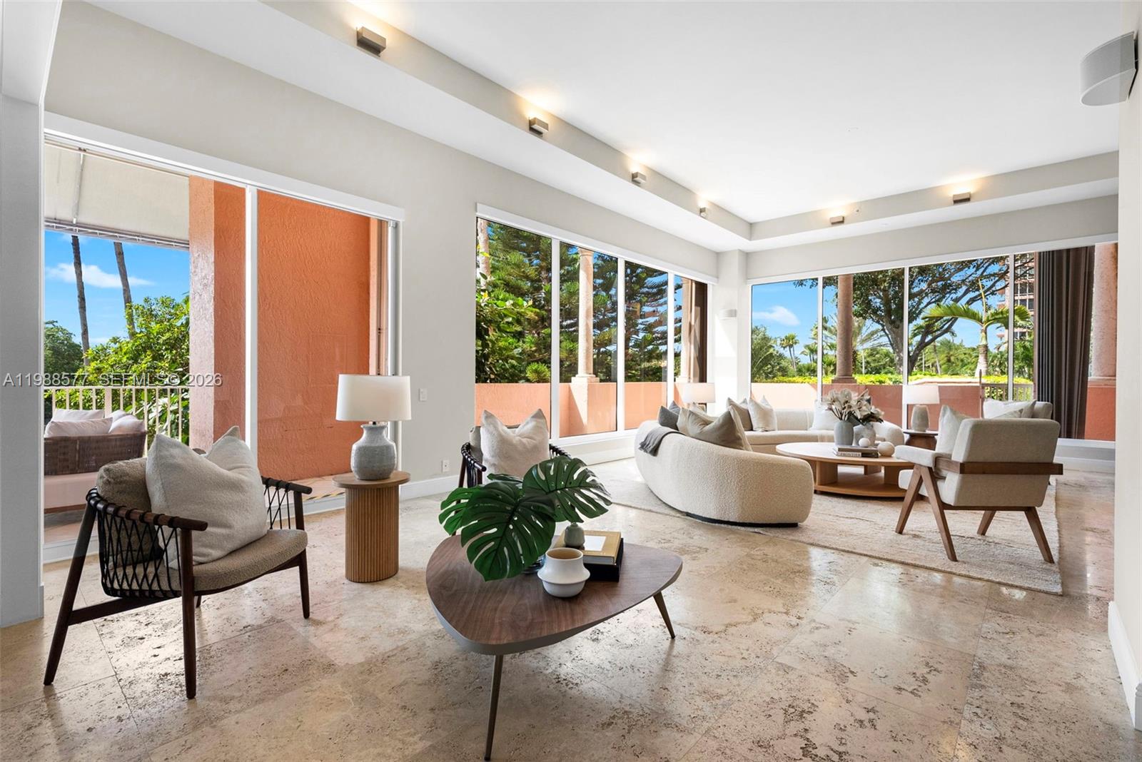 10 Edgewater Dr Unit: Lanai South